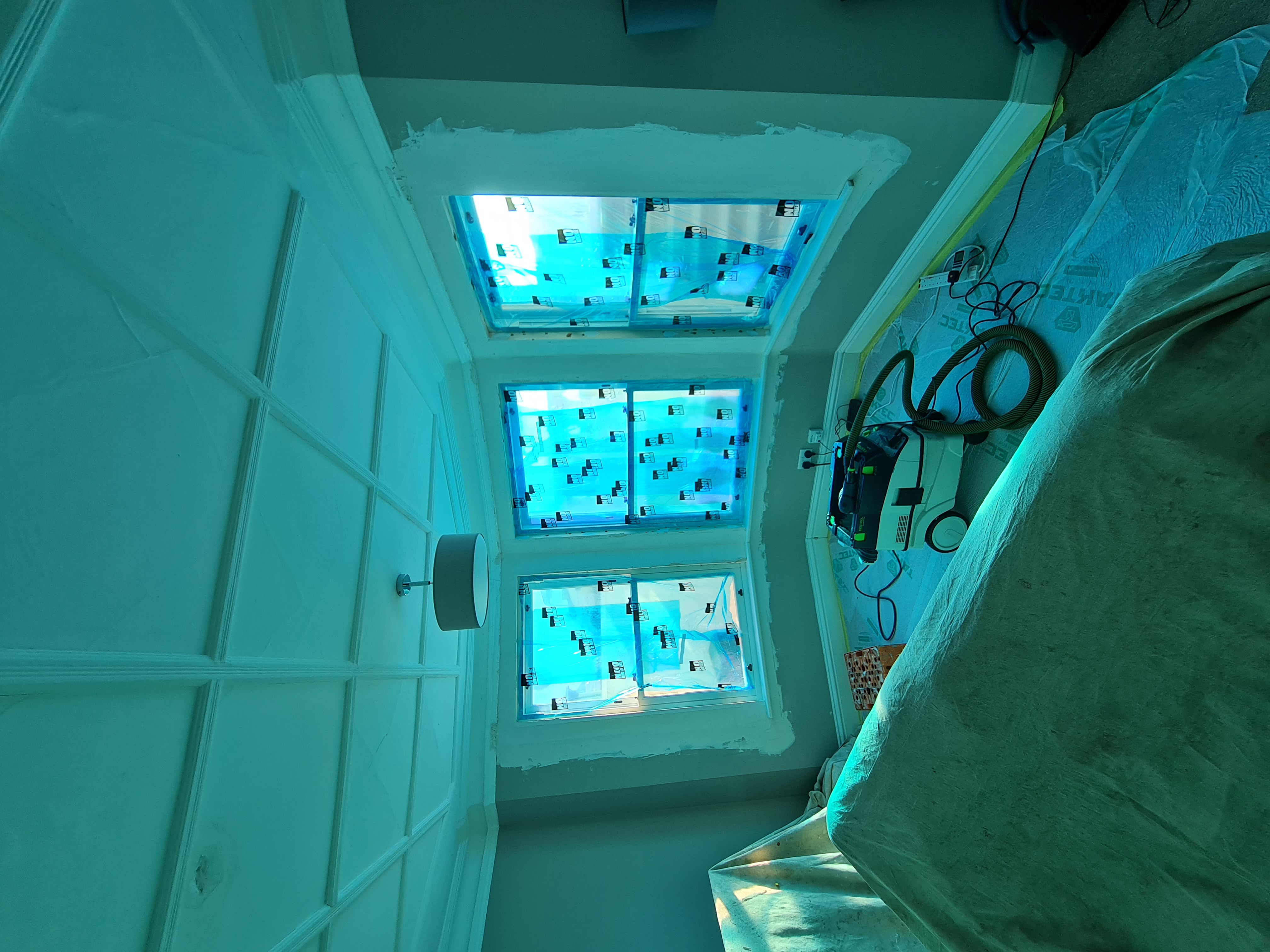 Bay window room with coffered ceiling during preparation — Festool vacuum visible